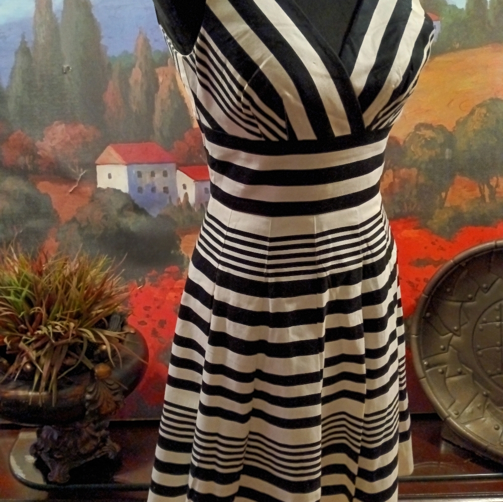 White House Black Market pleated v-neck midi - Picture 3 of 5